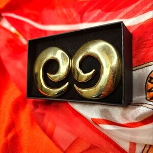 Vintage Gold Tone Swirl Earrings